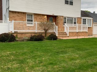 452 18th St FLOOR 2, West Babylon, NY 11704