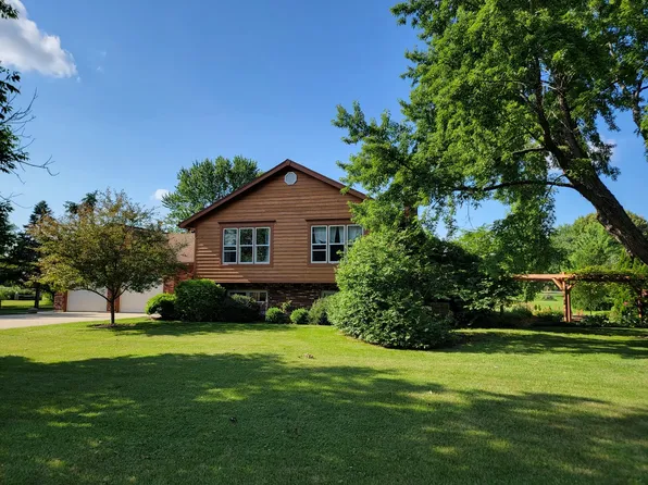 38W640 Bittersweet Ln, Elgin, IL 60124
