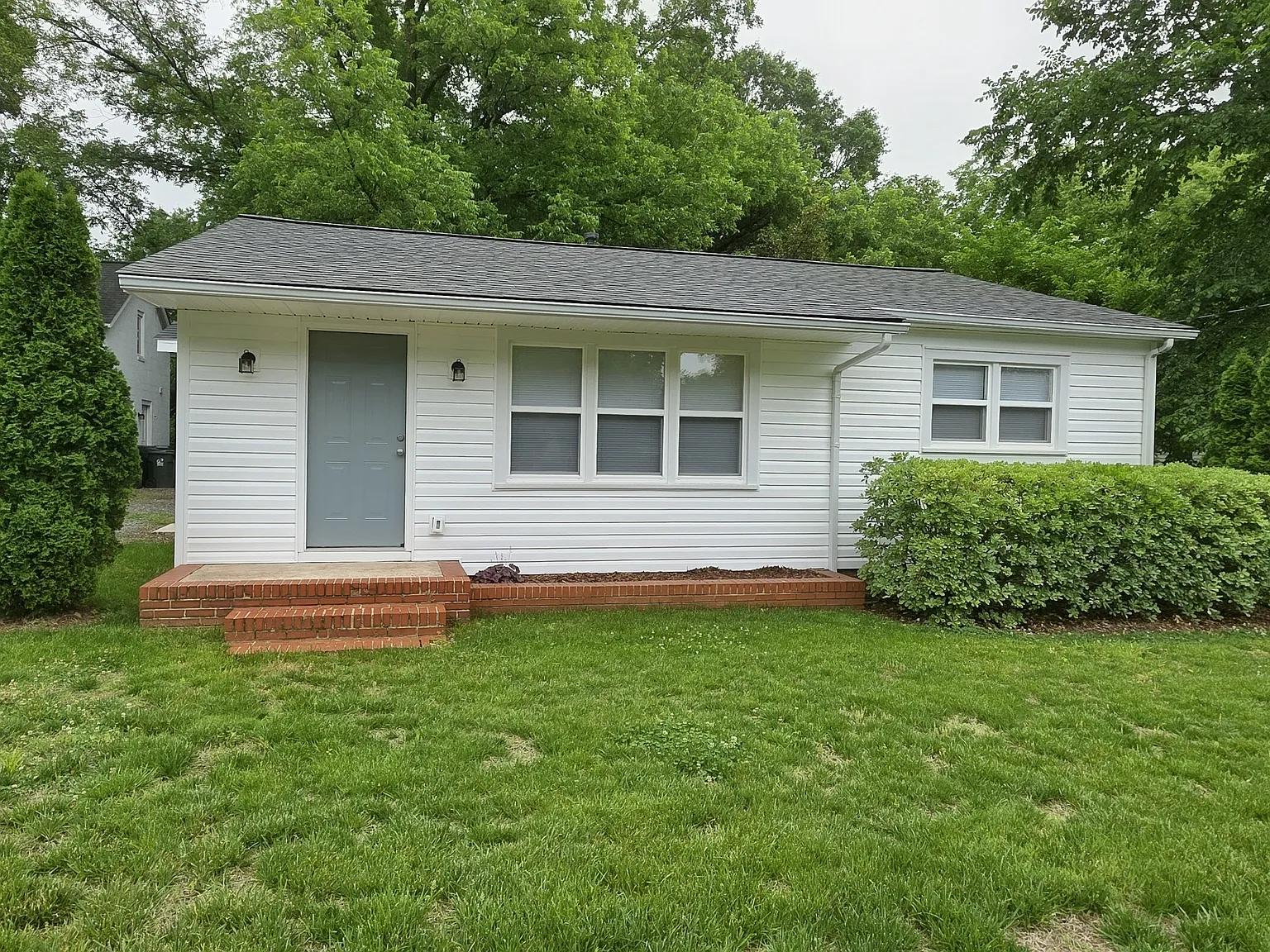 2 bed, 909 sqft, $2,200 — Photo 1