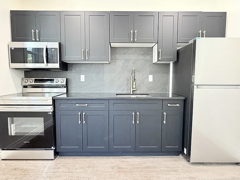 691 Ouellette Ave #6 — Photo 6