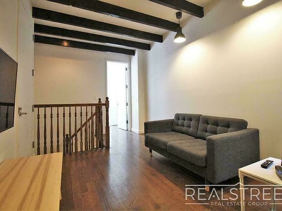5th image of 911 Jefferson Ave #1T