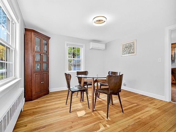 5th image of 37 Pine St