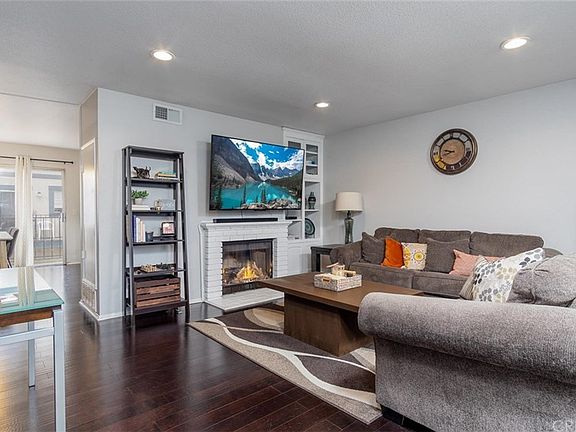 5th image of 766 N Glendora Ave