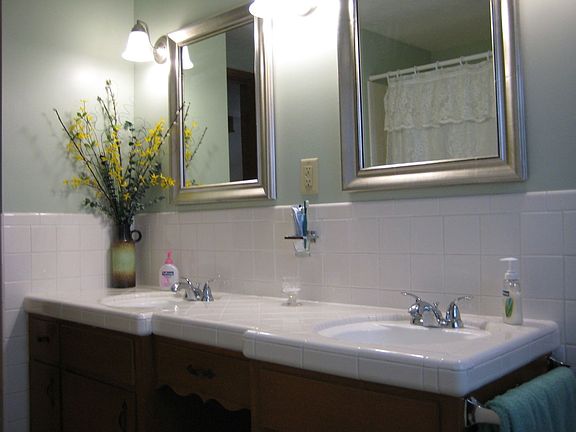 Main hall bath also connects to MBR