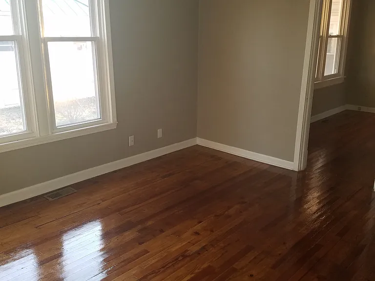 1115 S Main Ave — Photo 4