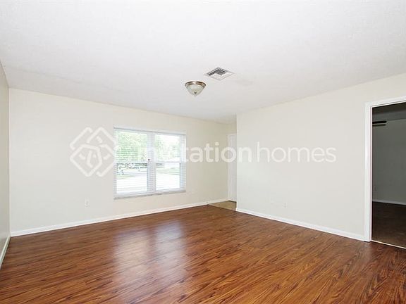 2nd image of 5247 N Woodcrest Dr