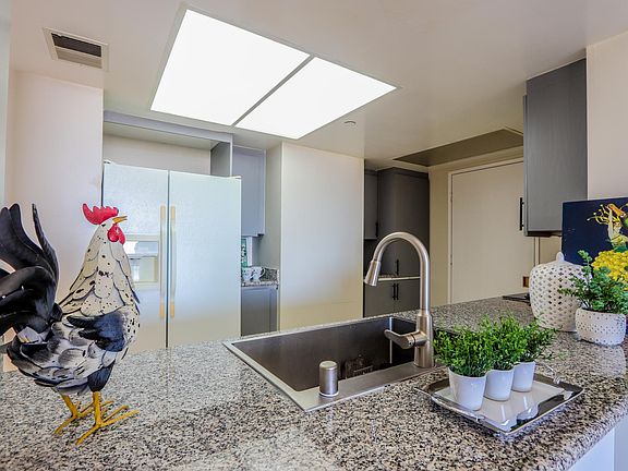 4th image of 850 E Ocean Blvd #1014