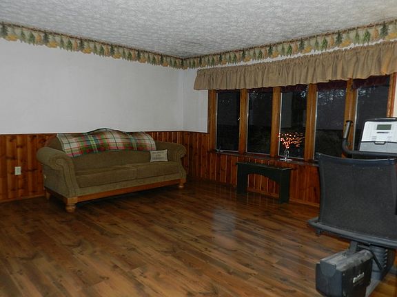 4th image of 11 Vosburg St