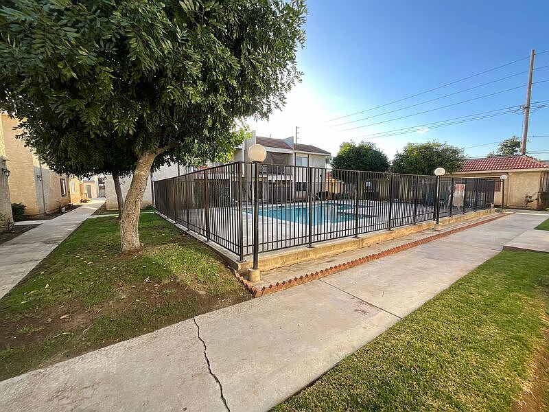 1st image of 1520 N California Ave #207