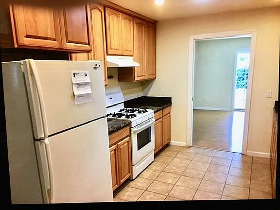 3rd image of 224 Azalia Dr