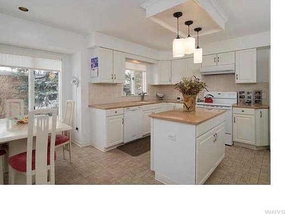 3rd image of 34 Hampton Hill Dr