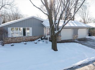 2200 Parkwood Dr, Kaukauna, WI 54130