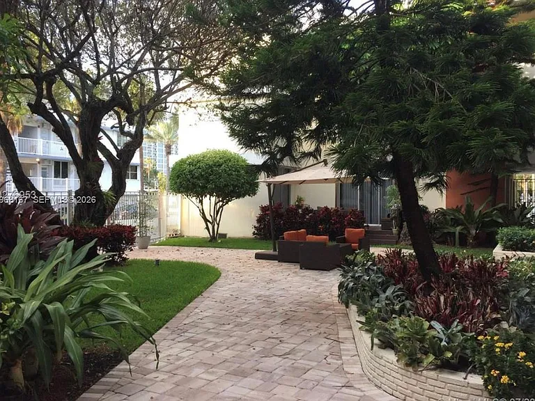 10210 Collins Ave #306 — Photo 3