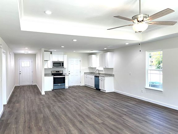 3rd image of 207A Ogden St