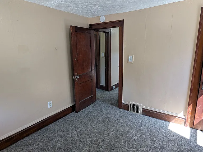 443 W Thornton St — Photo 28