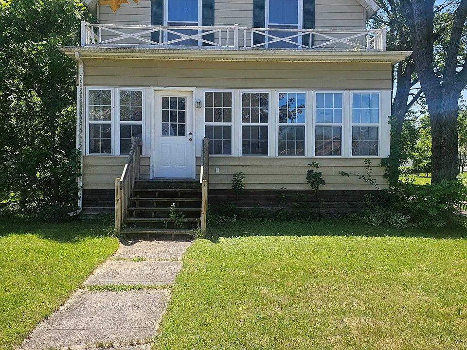 1st image of 420 E Cedar St