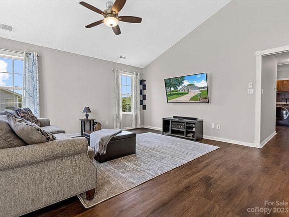 5th image of 113 N Woodcliff Ln