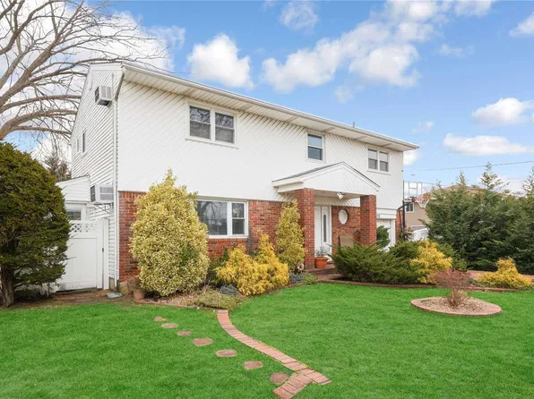 175 Maxine Court, Oceanside, NY 11572