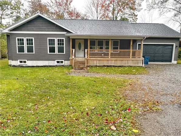 9628 Kenmore St, Angola, NY 14006