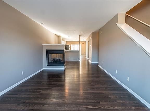 4th image of 3094 Camden Dr #1