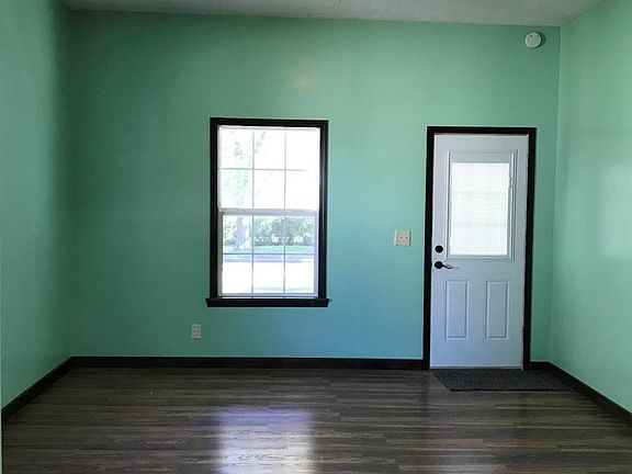 4th image of 324 S 10th St