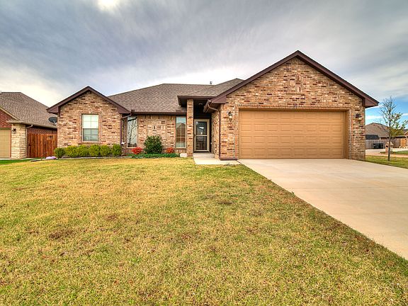 3rd image of 400 Hunters Glen Ct