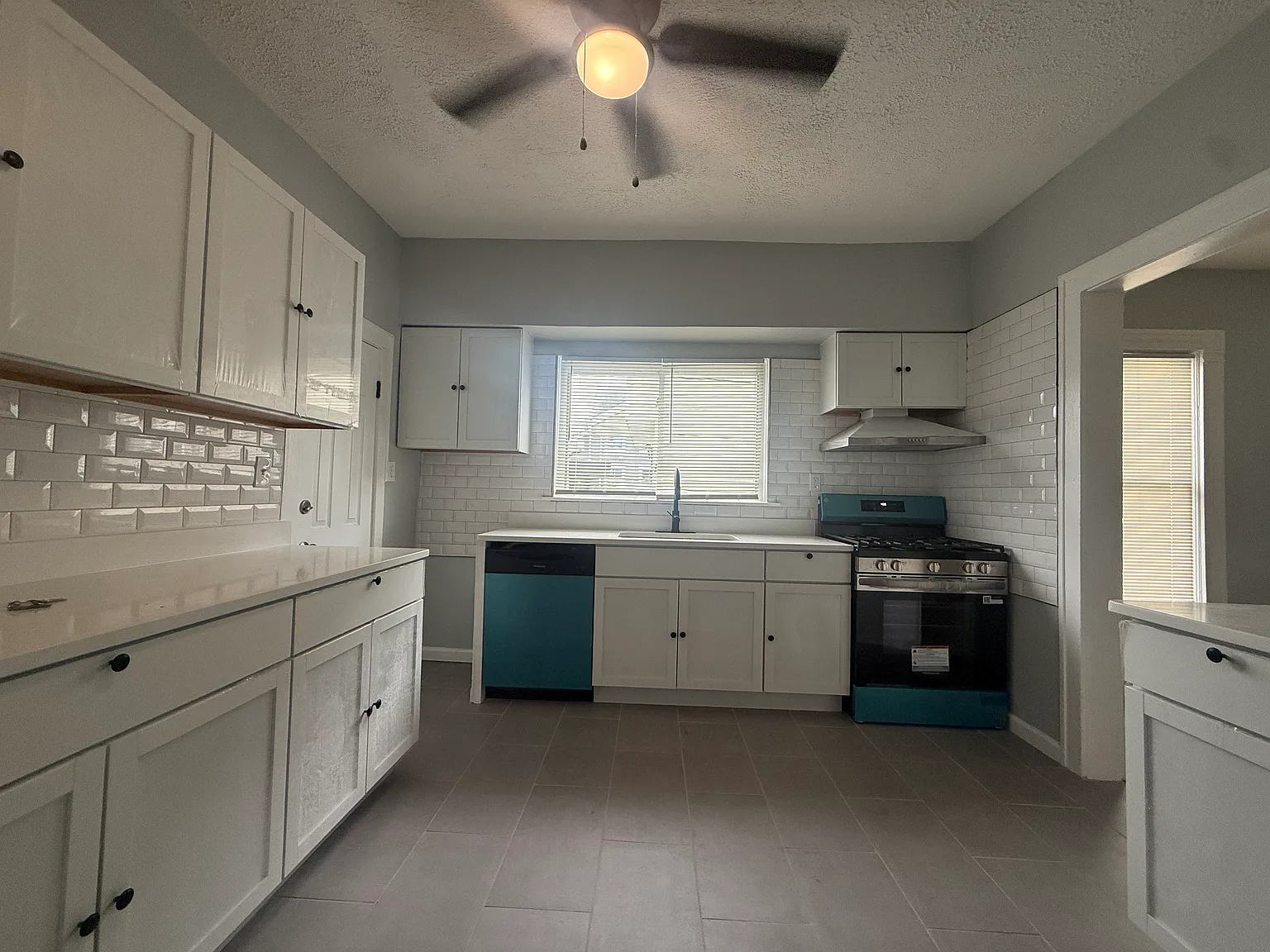3 bed, 968 sqft, $1,500 — Photo 3