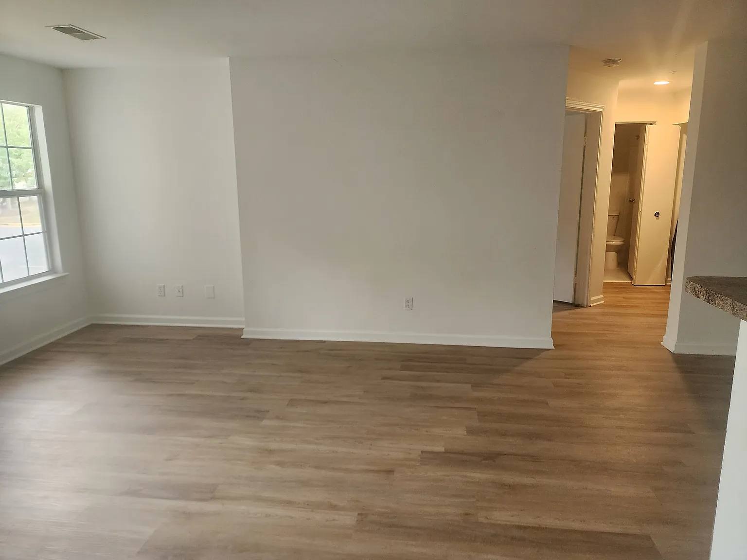 1 bed, 712 sqft, $1,900 — Photo 2
