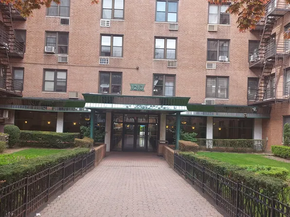 1213 Avenue Z image 1 of 11