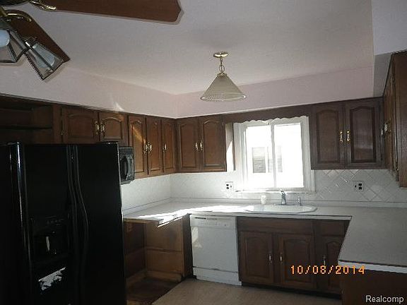 2nd image of 35744 Schmid Dr