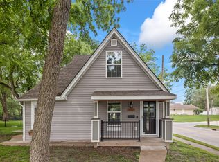 402 S 11th St, Adel, IA 50003