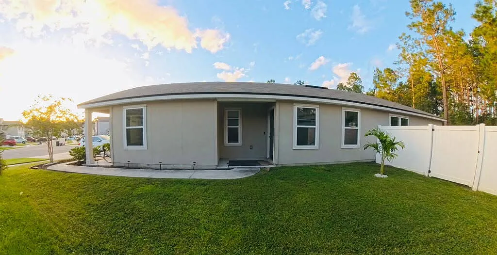 4 bed, 2.0 bath, $2,200 — Photo 1