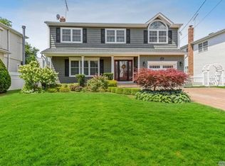 4 Leslie St, Bethpage, NY 11714