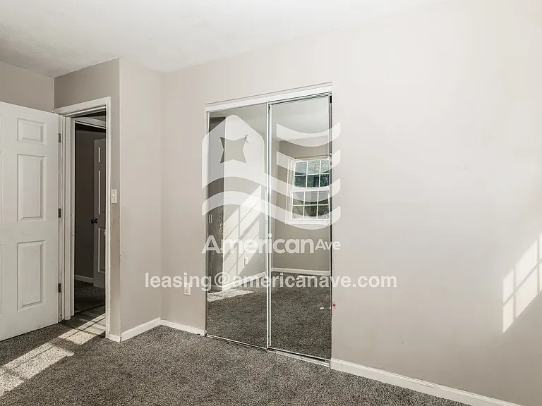1181144_009_main_bedroom_9.jpg