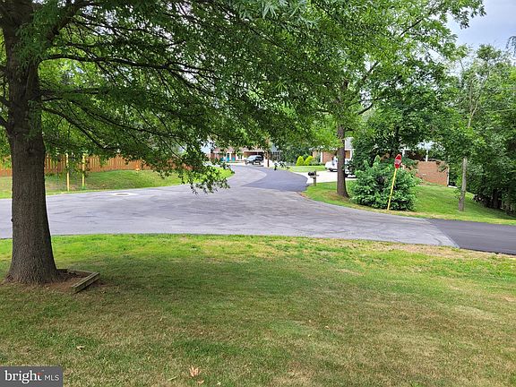 4th image of 114 Country Club Cir