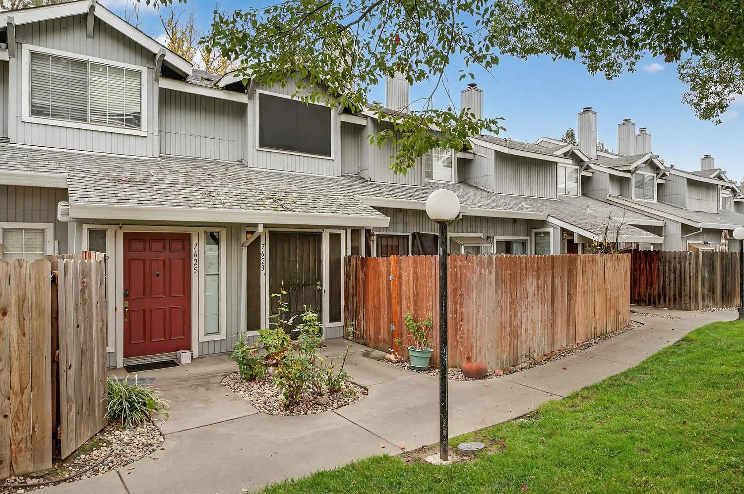 7623 Roberta Ln photo 1