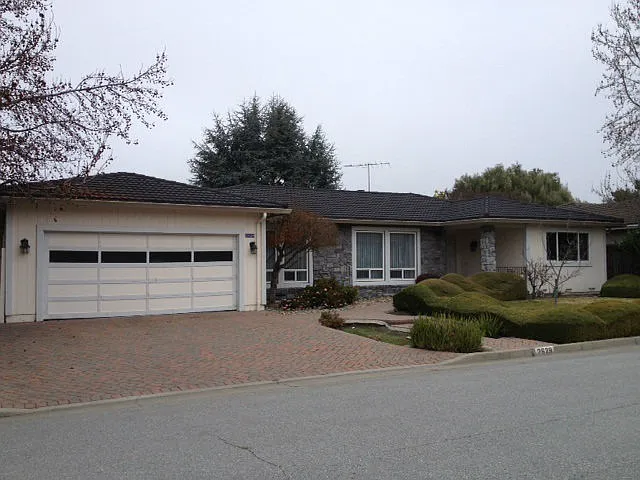 2629 Lindentree Ln photo 1