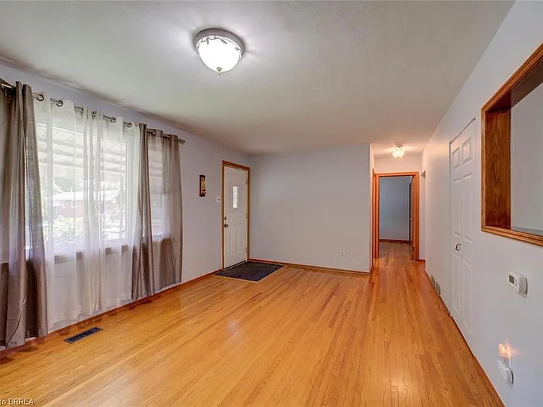56 Avondale St — Photo 16