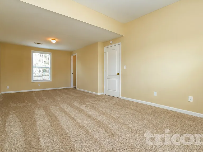 6355 Queensdale Dr — Photo 12
