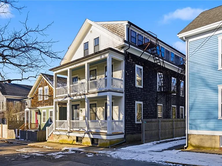 19 Walnut St #4 — Photo 1