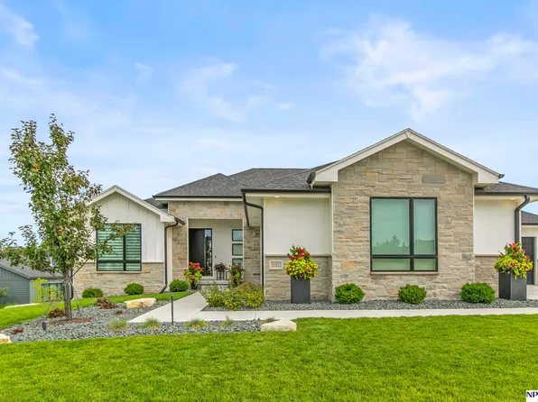 21312 E St, Elkhorn, NE 68022