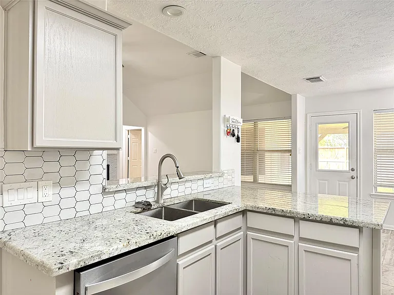 3226 Candlepine Dr — Photo 15