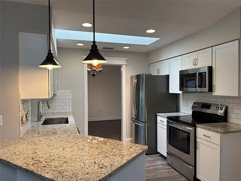 10123 Bay Ave — Photo 16