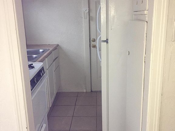 4th image of 1000 N Lake St