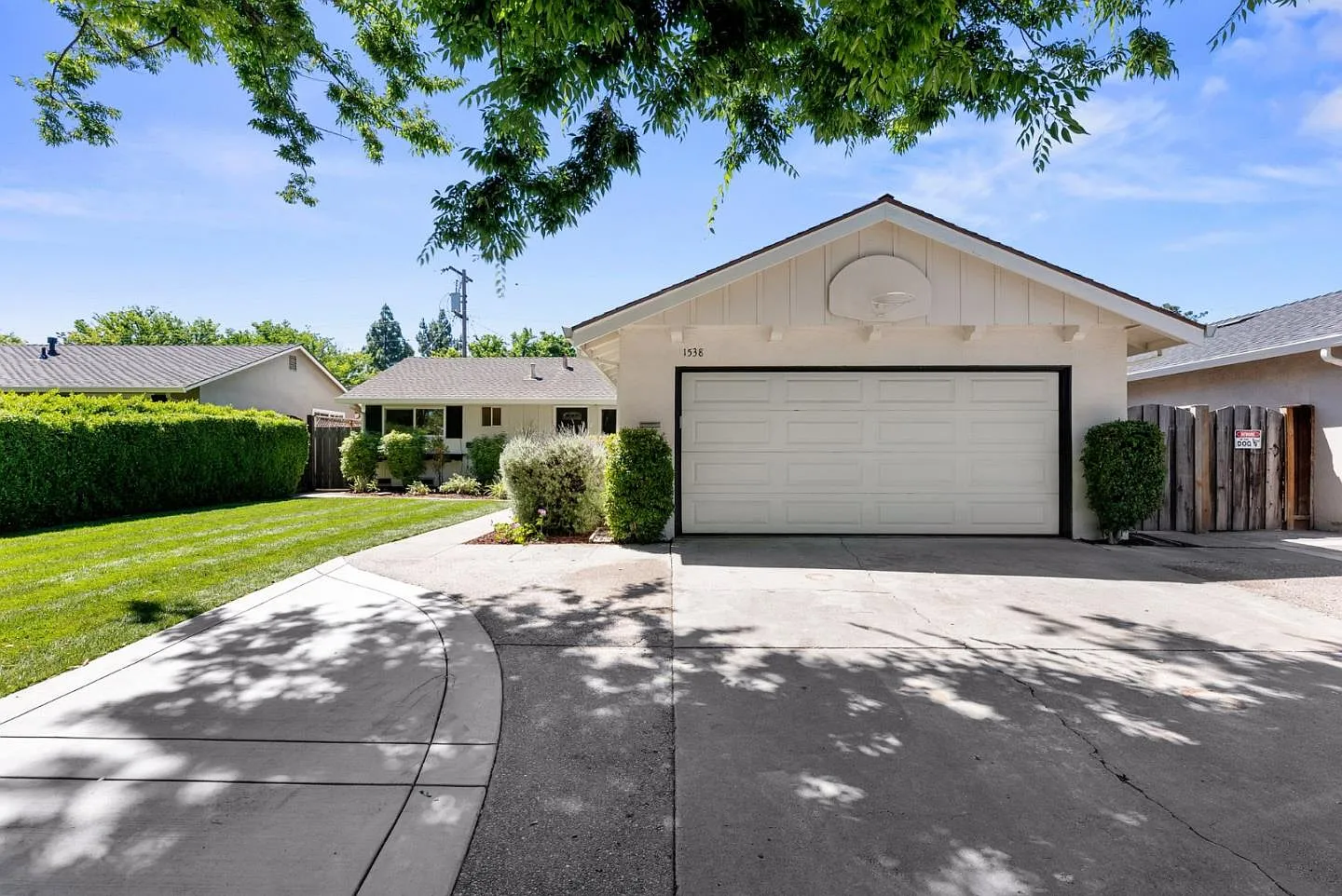 1538 Willowgate Dr photo 1