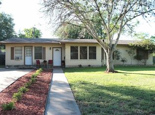 1201 E Widhelm St, Beeville, TX 78102