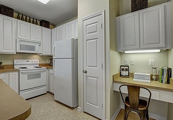 4th image of 2800 Ashfield Dr #V0n253s6u