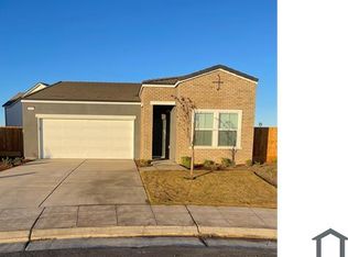 1096 Deerhorn Dr W, Madera, CA 93636