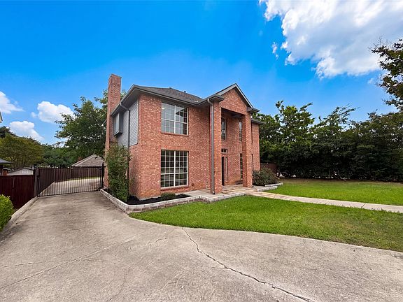 2nd image of 815 Ramblewood Dr