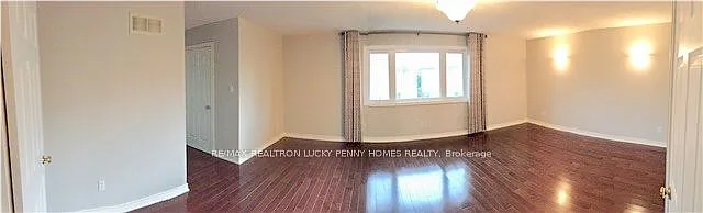 15 Sheila Cres — Photo 7